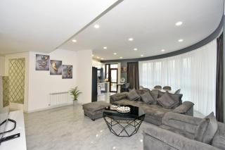 Verin Antarayin street, 3 bedrooms Unique, Luxury apartment MM500 - 6
