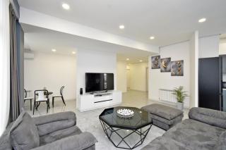 Verin Antarayin street, 3 bedrooms Unique, Luxury apartment MM500 - 5