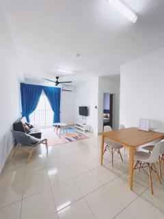 Airport stay Entire 3 BDR Apart, sleeps 4-5 guests, Kota Warisan KLIA - 6