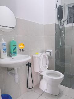 Airport stay Entire 3 BDR Apart, sleeps 4-5 guests, Kota Warisan KLIA - 1