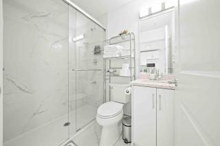 Entire NEW Cozy and Modern 2-storey HOUSE - Vancouver - 8