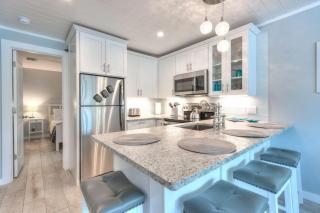 Island Vibes House - Clearwater Beach - 1
