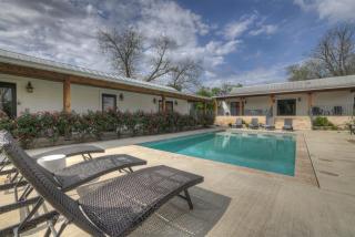 Schubert Inn Cottage - Pool - Walk to Main St - Fredericksburg - 8