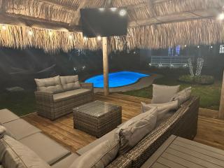 The Peacock Bungalow- Heated Pool & Jacuzzi- 5 min to beach! - Lake Worth - 6