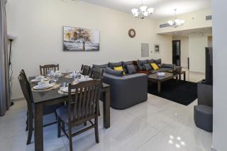 Spacious 4BR En-Suite Apt I Gym, Pool & Parking - 3