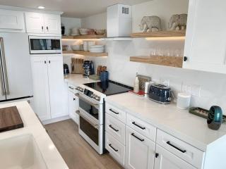 Oceanfront Penthouse On Sand - Epic Views/Sunsets! - Huntington Beach - 7