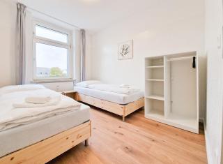 Tolstov Apartments - 4 Room Apartment - 15 Min to Messe DUS - 10 Min Old to Town DUS - 7