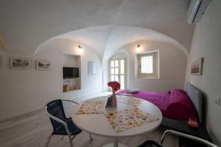 Lavinia Suite - Romantic & New! - Marone - 9