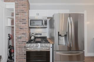 In the heart of Little Italy! Free Parking! - 9