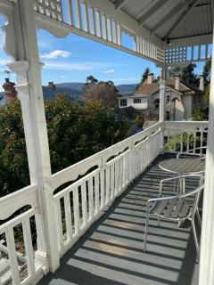 Cornelian Bay Weatherboard Hideaway - 9