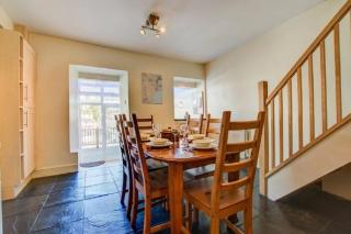 Peaceful, central Dartmouth location. Sleeps 6 - 4