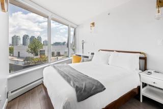 GardenView Modern Condo with Parking, Gym, Pool, AC - 3