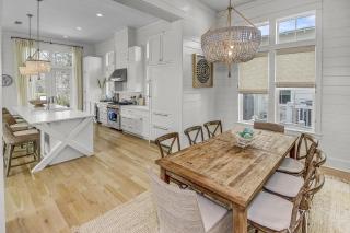 'Here Comes the Sun' has a Private Pool, 6 Seat Golf Cart, and Stunning Outdoor Living Space home - Santa Rosa Beach - 2