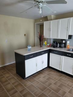 Cozy downtown two bedrooms free parking - Kingston - 3