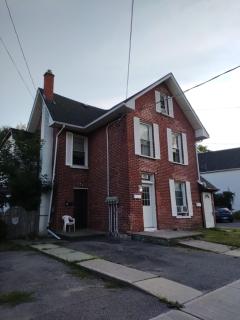 Cozy downtown two bedrooms free parking - Kingston - 0