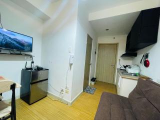 Taguig 1 bedroom with balcony Plus Netflix Near Bgc and Airport - Manila - 4