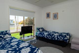 R&R by the Bay in prime location - Dromana - 1