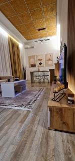 LUXURY APARTMENT - 5