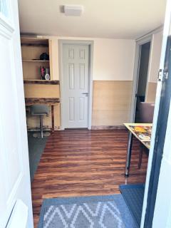 Self-contained Annex for short stay - Bushey - 5