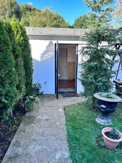 Self-contained Annex for short stay - Bushey - 8