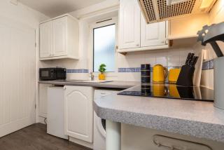 Brand New Must See Stylish Apt W/Free Parking - Leicester - 8