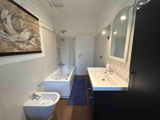 [Cathedral/Church in 15 min]•Jacuzzi + Wi-Fi+ A/C - Milaan - 3