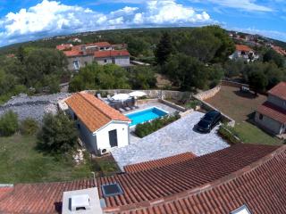 Villa Diny with Pool - Pinezici - 9