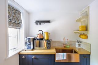Executive Suite with Private HotTub, Full SkyTV in 600 Year Old Manor House - Saffron Walden - 7