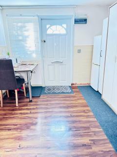 Self-contained Annex for short stay - Bushey - 7