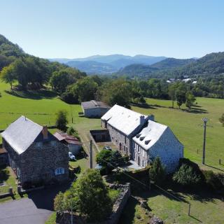 Lodge-Sagne une ferme rénovée au cœur du Cantal à proximité de la station de ski du Lioran - - 9