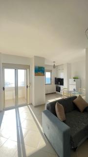 Good Times & Tan Lines Apartment - 4