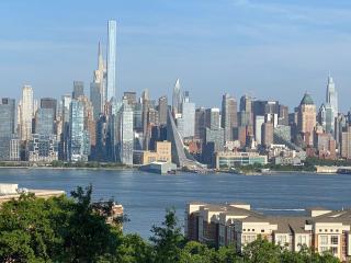 C 1 COZY APt IN WEST NY, NEW JERSEY, at 2 bloks from bus stop-15 minutes 2NY 7MINUTES VIA NYWATERWAY FERRY-BETTER CAN'T BE!! - West New York - 8