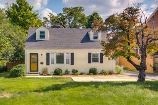 Falls Church Home with Fenced Backyard! - Falls Church - 0