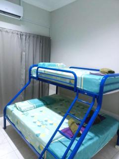 YK Homestay - Kulai - 8
