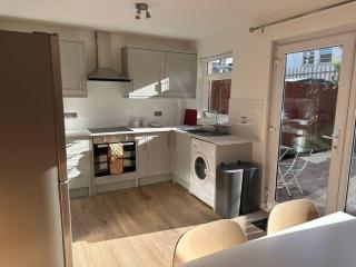 Revamped Holywood town centre house - Holywood - 3