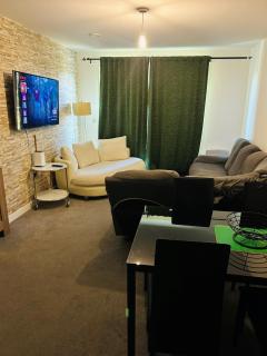 One Bedroom Apartment Barking - Barking - 5