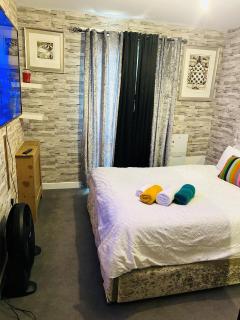 One Bedroom Apartment Barking - Barking - 3