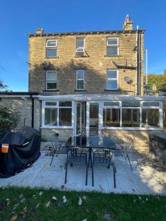 Detached Luxury 6 beds, Super Wi-fi, easy parking and Hot-tub - Baildon - 5