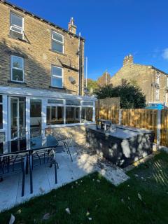 Detached Luxury 6 beds, Super Wi-fi, easy parking and Hot-tub - Baildon - 7