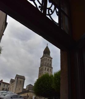 T2 PARFAITEMENT SITUÉ AU PIED DE LA CATHÉDRALE - Périgueux - 3