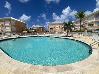 Flamboyant Oasis - 8