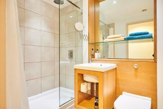 Bright 2 bedroom flat in Old Street with balcony - London - 6