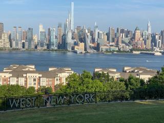 Nice 2 bedrooms, Massage Seat, close to New York, THE BEST CHOICES!! - North Bergen - 9