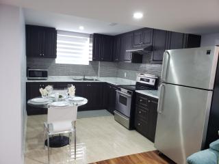 Luxurious 1BR-1BA Apartment Bright Spacious with free parking-gc-1 - Brampton - 1