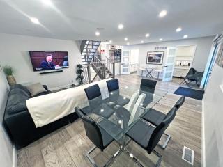 Luxe Home Near Limeridge - Sleeps 11 - Pool - Hamilton - 6