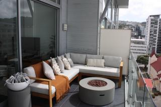 Penthouse Apartment with Balcony and Firepit - Wellington - 8