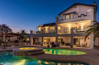 LakeView Home Minute From New Launch With Pool And Spa - 4