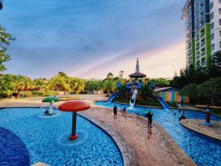 Melaka Top Largest Waterpark Resort - By YouBNB Homestay Melaka - 2