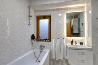 Spacious Old Town LOFT for 6 - Bratislava - 8