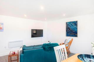 SUNSET SERENITY by BOURNECOAST - A Perfectly Positioned Apartment Very Close to the Sandy Beaches - FM8496 - 1